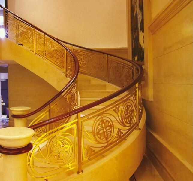 铜扶手楼梯.jpg